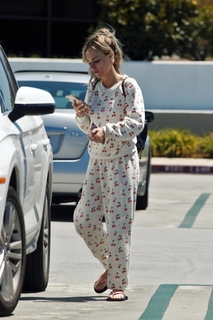 Amanda Stanton feet photo 17