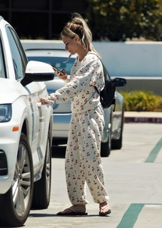 Amanda Stanton feet photo 16