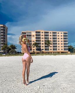 Amanda Stanton feet photo 8
