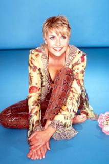 Amanda Tapping feet photo thumbnail