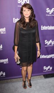 Amanda Tapping feet photo thumbnail