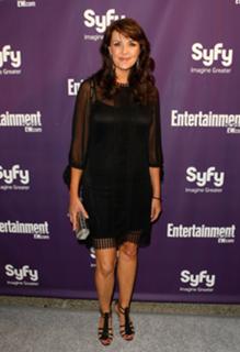 Amanda Tapping feet photo thumbnail