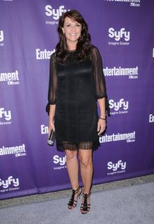 Amanda Tapping feet photo thumbnail