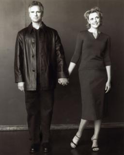 Amanda Tapping feet photo thumbnail