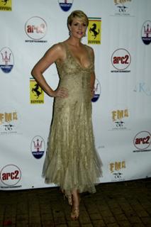 Amanda Tapping feet photo thumbnail
