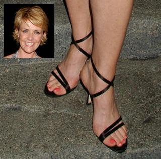 Amanda Tapping feet photo thumbnail