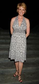 Amanda Tapping feet photo thumbnail
