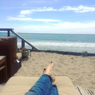 Amanda Wyss feet photo 2