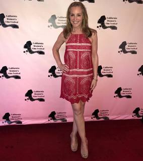Amanda Wyss feet photo 17