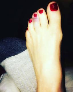 Amanda Wyss feet photo 13