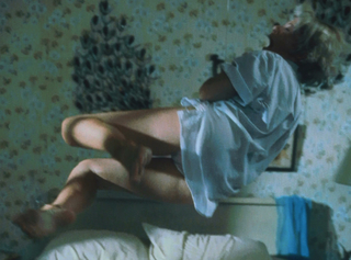 Amanda Wyss feet photo 8