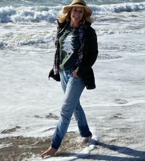 Amanda Wyss feet photo 7