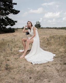 Amandine Petit feet photo 3