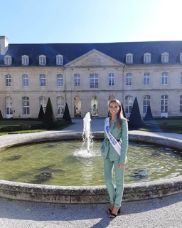 Amandine Petit feet photo 13