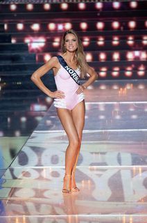 Amandine Petit feet photo 2