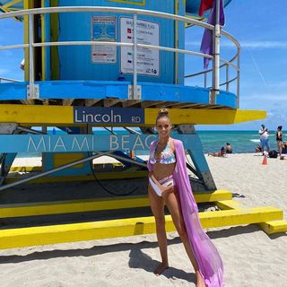 Amandine Petit feet photo 9
