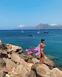 Amandine Petit feet photo 17