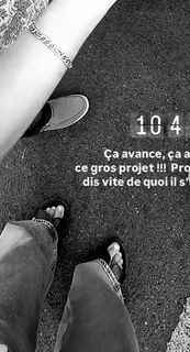 Amandine Petit feet photo 15