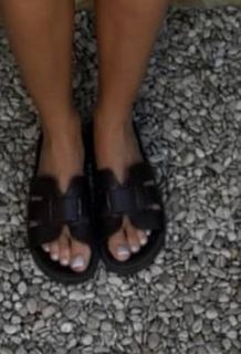 Amandine Petit feet photo 12