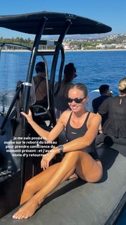 Amandine Petit feet photo 10