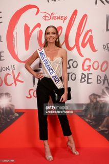 Amandine Petit feet photo 9