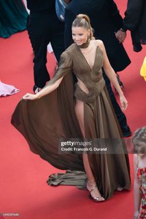 Amandine Petit feet photo 3
