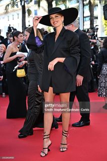 Amandine Petit feet photo 20