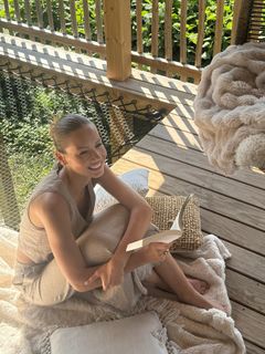Amandine Petit feet photo 5