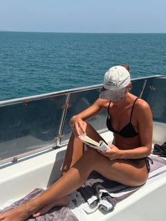 Amandine Petit feet photo 9