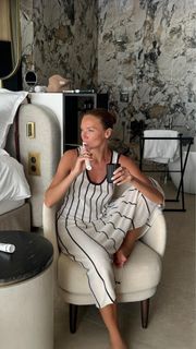Amandine Petit feet photo 1