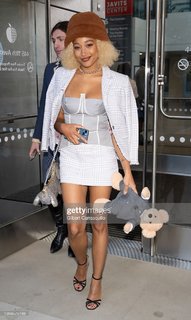 Amandla Stenberg feet photo thumbnail