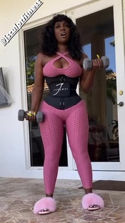 Amara La Negra feet photo 9