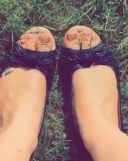 Amber Doig-Thorne feet photo 5