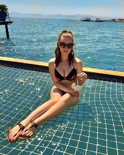 Amber Doig-Thorne feet photo 3