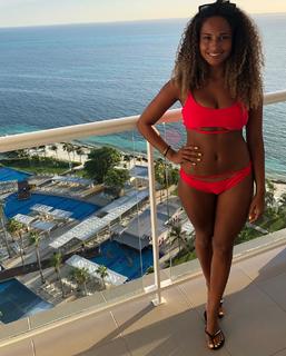 Amber Gill feet photo 3
