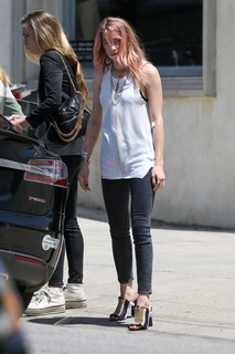 Amber Heard feet photo thumbnail
