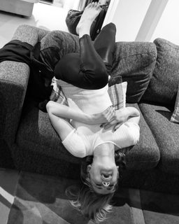 Amber Heard feet photo thumbnail