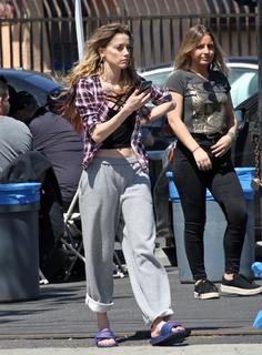 Amber Heard feet photo thumbnail
