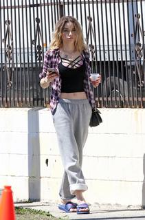 Amber Heard feet photo thumbnail