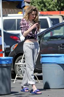 Amber Heard feet photo thumbnail