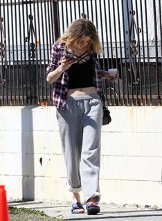 Amber Heard feet photo thumbnail