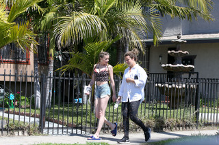 Amber Heard feet photo thumbnail