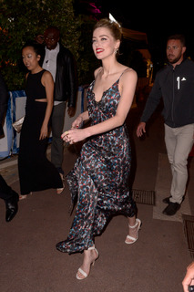 Amber Heard feet photo thumbnail