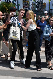 Amber Heard feet photo thumbnail