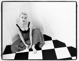 Amber Heard feet photo thumbnail