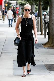 Amber Heard feet photo thumbnail