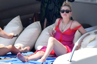 Amber Heard feet photo thumbnail