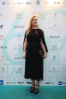 Amber Heard feet photo thumbnail