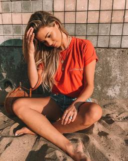 Amber Lancaster feet photo thumbnail