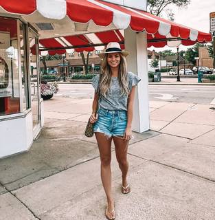 Amber Lancaster feet photo thumbnail